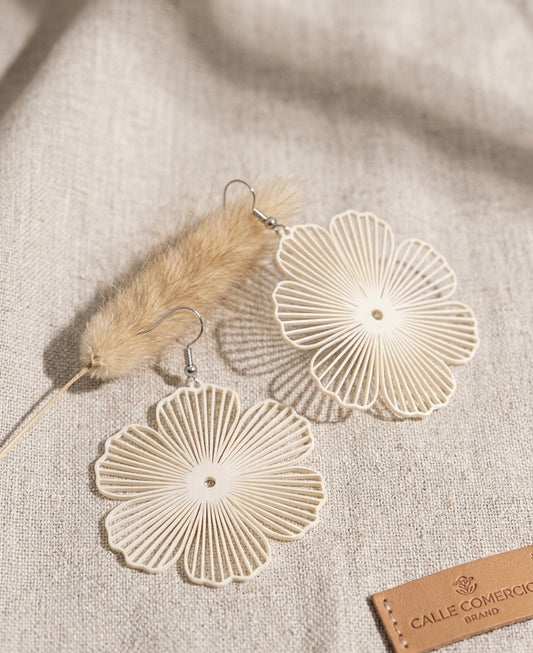 Aretes Maxi Flor Calada – Off White